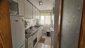 Kuchyň nebo kuchyňský kout v ubytování Elegante apartamento en Playa de Gandía