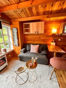 a living room with a couch and a table at Hygge Lodge Annecy in Doussard