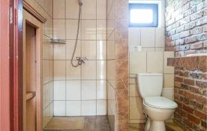 Kúpeľňa v ubytovaní 1 Bedroom Beautiful Home In Gubin