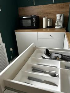 O bucătărie sau chicinetă la Ferienhaus am Fuße des Taunus Waldsolms-Brandoberndorf