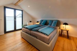 a bedroom with a bed and a large window at Strandgänger Hohwacht in Hohwacht