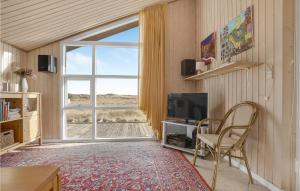 TV a/nebo společenská místnost v ubytování 3 Bedroom Lovely Home In Frøstrup