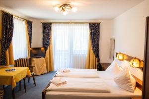 Postel nebo postele na pokoji v ubytování Sporthotel Flachauwinkl + 32 fotografií