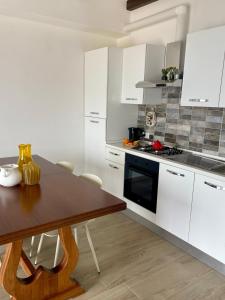 Kuchyň nebo kuchyňský kout v ubytování WindwoW - Your flat in Baunei