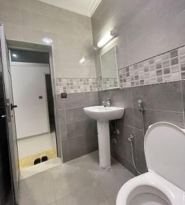 Ένα μπάνιο στο al-khaima luxurious properties apt 2 +16 φωτογραφίες