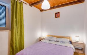 Postel nebo postele na pokoji v ubytování 2 Bedroom Nice Apartment In Stara Baska