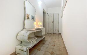 A bathroom at Stunning Home In Marina Di Lizzano