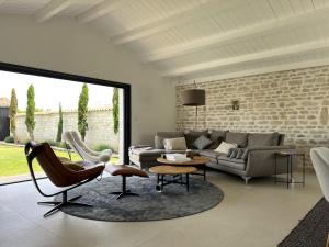 Χώρος καθιστικού στο Maison Jasmin, spacieuse, avec piscine privée chauffée