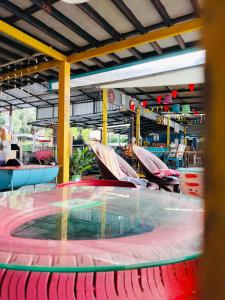 Bazén v ubytování Jigsaw Cafe & Resort nebo v jeho okolí