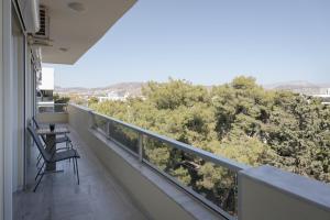 Balkón nebo terasa v ubytování Athenian Riviera Sea View Penthouse