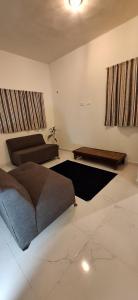 a living room with a bed and a couch at Cancun calle 28 pte in Cancún
