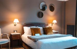 Postel nebo postele na pokoji v ubytování Hôtel Carlton Lille