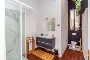 Ένα μπάνιο στο Opera Venice Apartment +47 φωτογραφίες
