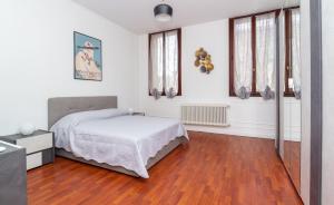 Ένα ή περισσότερα κρεβάτια σε δωμάτιο στο Opera Venice Apartment