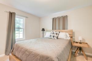 Un dormitorio con una cama grande y una ventana. en Charming Greenville Home with Yard 3 Mi to Downtown, en Greenville