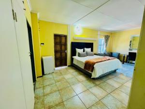 Postel nebo postele na pokoji v ubytování Honeyhills Excellence Resort J