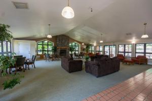 a living room with couches and tables and windows at Luxury 3BR, 3BA - Vaulted Ceilings - Resort Amenities - Stairs Required - FREE TICKETS INCLUDED - FH-G303 in Branson