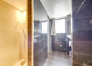 Koupelna v ubytování Brit Hotel Porte d'Espagne
