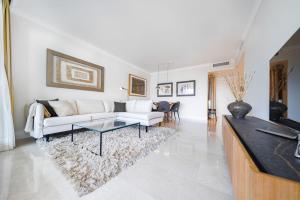 Posedenie v ubytovaní BEACHFRONT GOLDEN MILE PUENTO ROMANO SEA VIEW WIFI