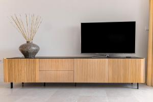 A television and/or entertainment centre at BEACHFRONT GOLDEN MILE PUENTO ROMANO SEA VIEW WIFI