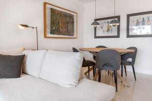 Posedenie v ubytovaní BEACHFRONT GOLDEN MILE PUENTO ROMANO SEA VIEW WIFI
