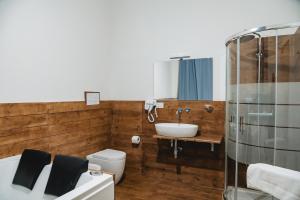 Koupelna v ubytování Sea house
