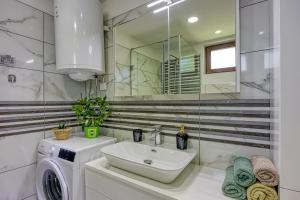 Ένα μπάνιο στο Kolpa reka "Merina hiša", bazen, savna