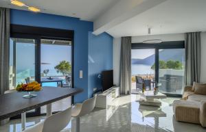 Гостиная зона в Almyriki Villas