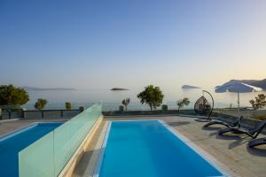 Бассейн в Almyriki Villas или поблизости