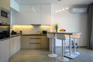 Кухня или мини-кухня в Almyriki Villas
