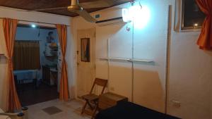 a room with a refrigerator and a dining room at Departamento familiar in Gualeguaychú