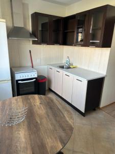 Dapur atau dapur kecil di Vyturio apartament