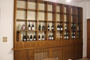 a display cabinet filled with lots of bottles of wine at La Locanda del Brigante in Farindola