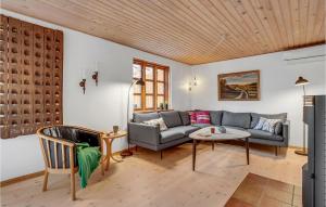 Posezení v ubytování Pet Friendly Home In Videbæk With Wifi