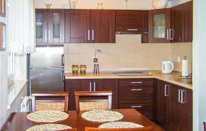 Kuchyňa alebo kuchynka v ubytovaní 1 Bedroom Nice Apartment In Kolobrzeg