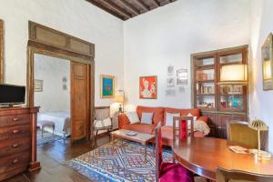 a living room with a couch and a table at Casa Montesdeoca - Jacaranda in Las Palmas de Gran Canaria