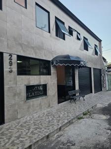 a building with a bench in front of it at Hotel Platina in Juiz de Fora +20 photos