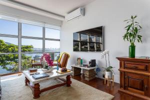 Гостиная зона в Apartamento vista mar e vista pão de açúcar