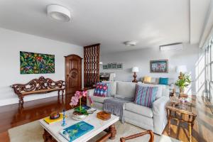 Гостиная зона в Apartamento vista mar e vista pão de açúcar +37 фотографий