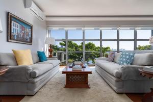 Гостиная зона в Apartamento vista mar e vista pão de açúcar