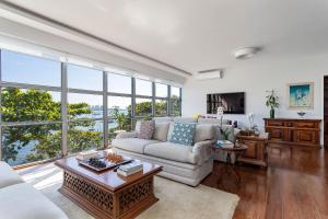 Гостиная зона в Apartamento vista mar e vista pão de açúcar