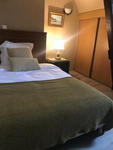 Hotel de l image客房内的一张或多张床位