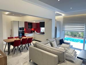 Η κουζίνα ή μικρή κουζίνα στο Porto Rafti Dream Complex & Retreat