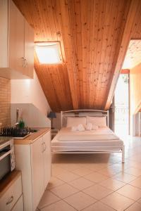 a bedroom with a bed with a wooden ceiling at Villa Sissy Studios & Apartments in Syvota