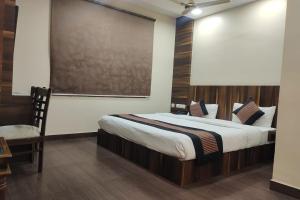 Postel nebo postele na pokoji v ubytování Hotel Rang Mahal Near Jaipur International Airport