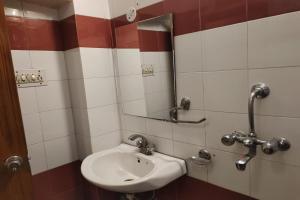 Koupelna v ubytování Hotel Rang Mahal Near Jaipur International Airport