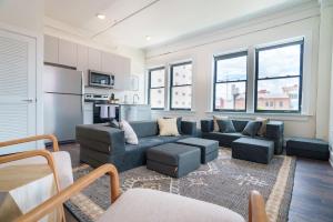 A cozinha ou cozinha compacta de The Standard Downtown Columbus