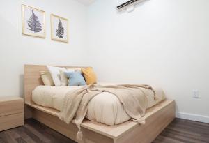 Cama ou camas em um quarto em The Standard Downtown Columbus