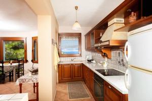 A kitchen or kitchenette at Villa Karmelina Flat Még 12 kép