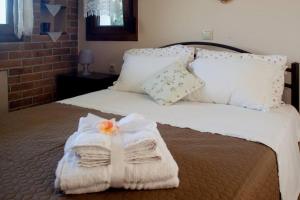 A bed or beds in a room at Villa Karmelina Flat